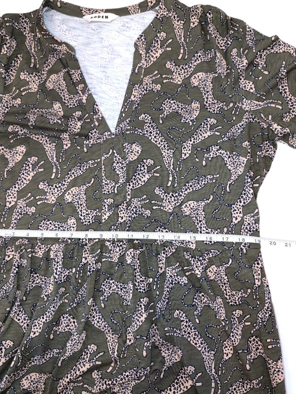 Boden | Woodland Leopard Print Naomi Relaxed Jersey Dress Green | Size 16-18* - Picture 14 of 16